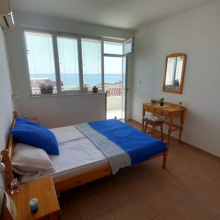 Apartment In St. Vlas With Terrace Sveti Vlas Exterior foto