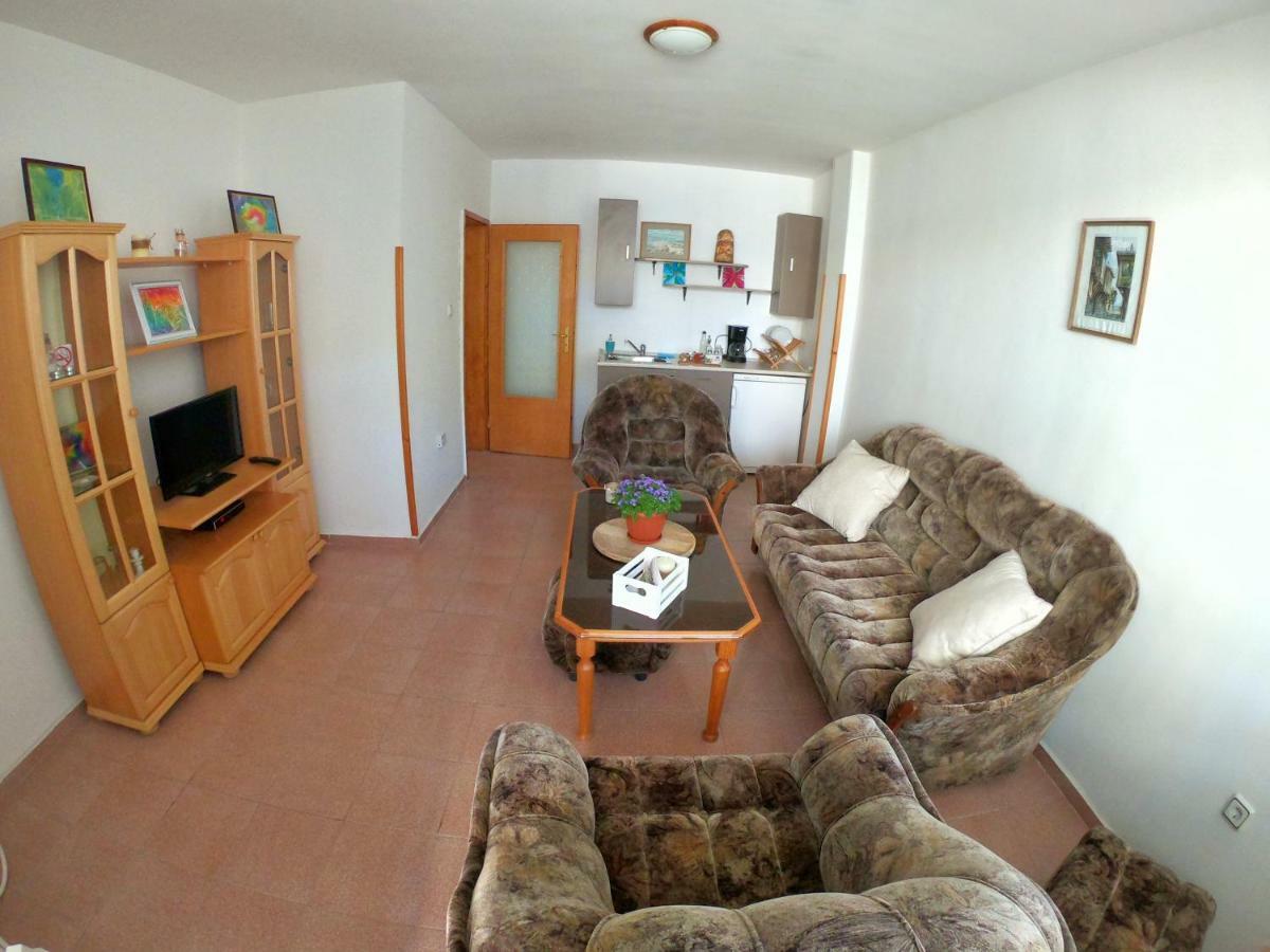 Apartment In St. Vlas With Terrace Sveti Vlas Exterior foto